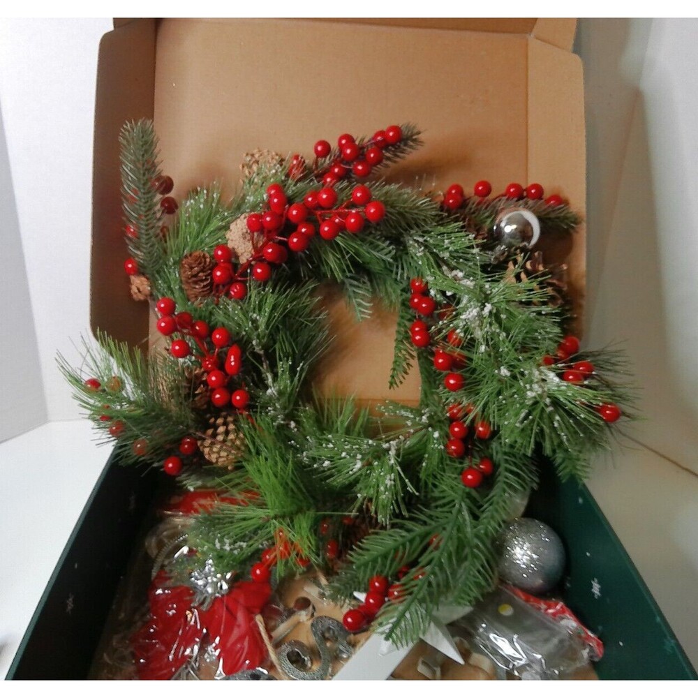 24 Inch Christmas Wreath With Lights And Decorations